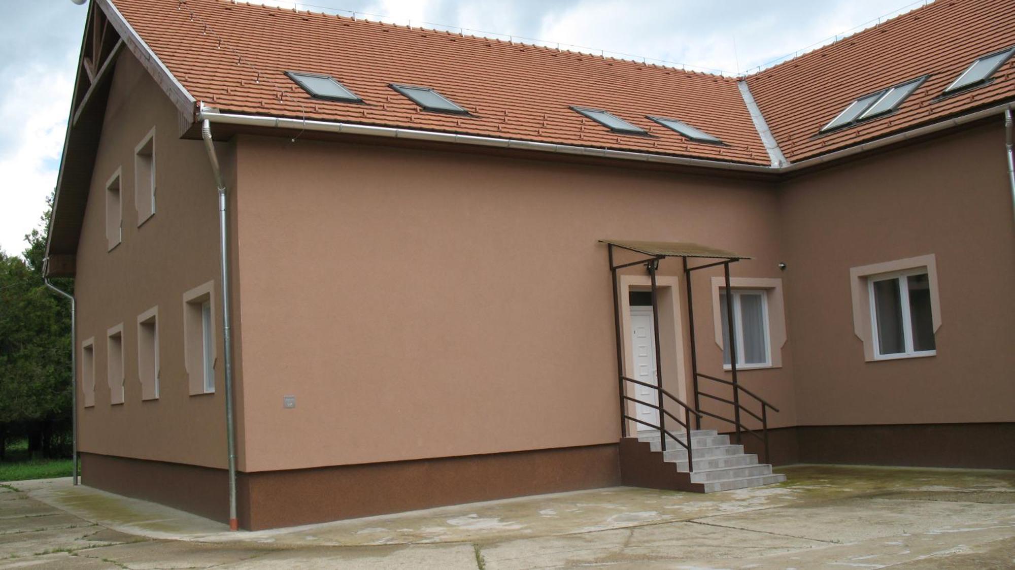 Izisz Apartment