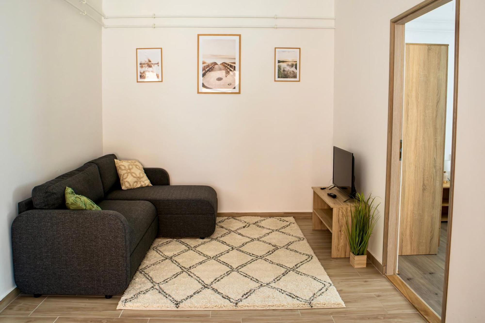 Izisz Apartment *